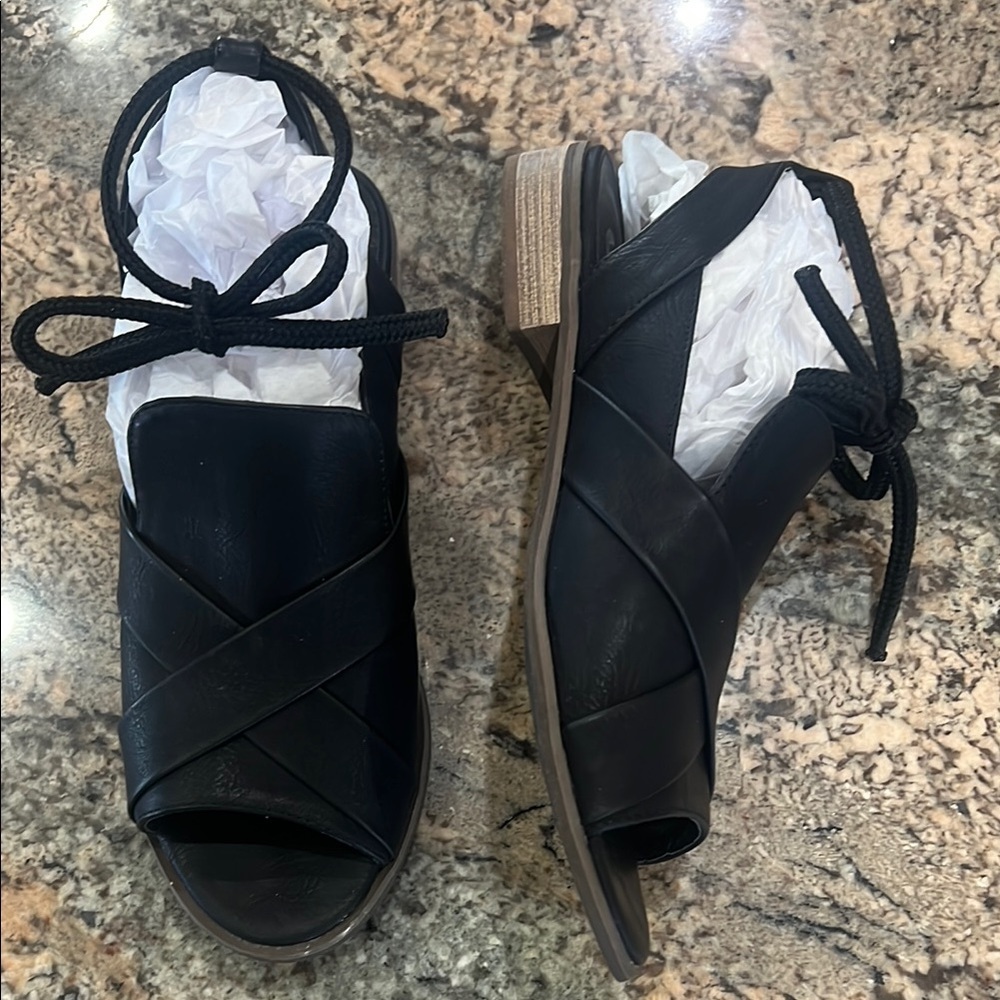 Black Sandals with Open-Toe Design